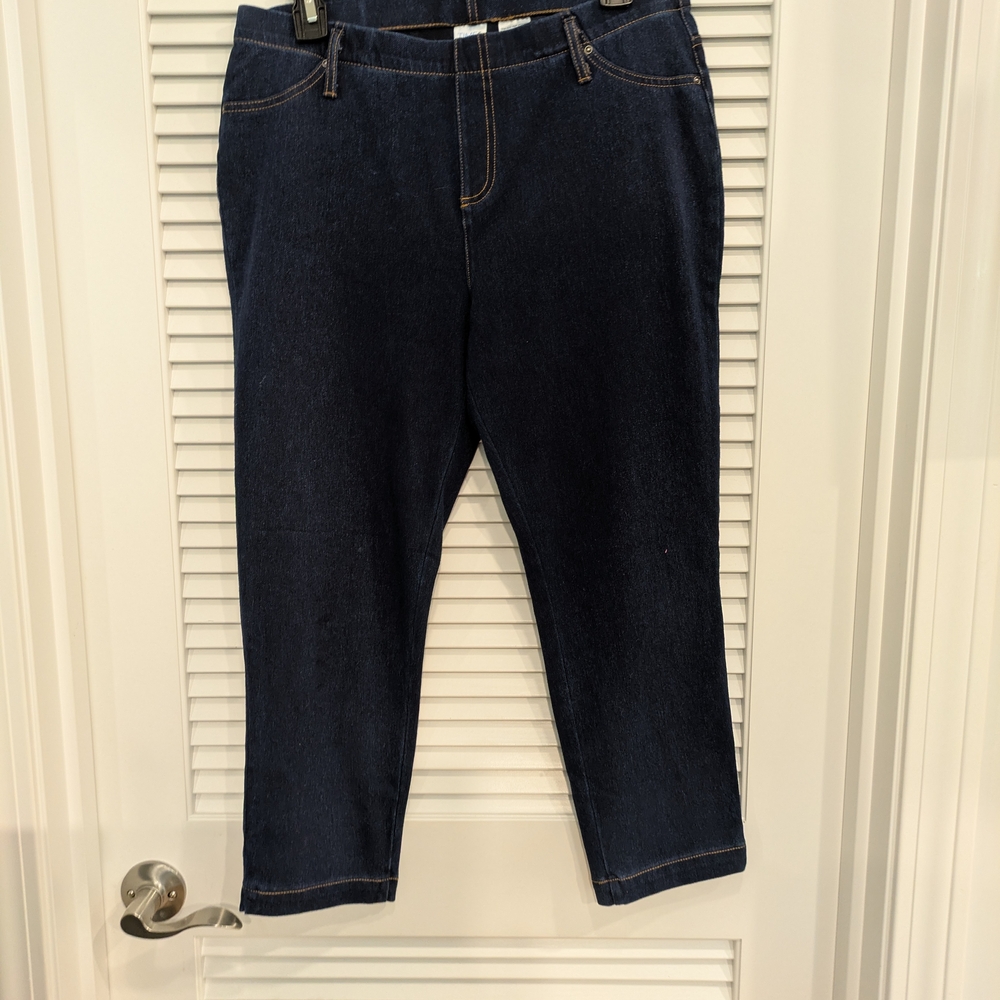 Time and Tru Women's Dark Blue Capris Size 12 - 14